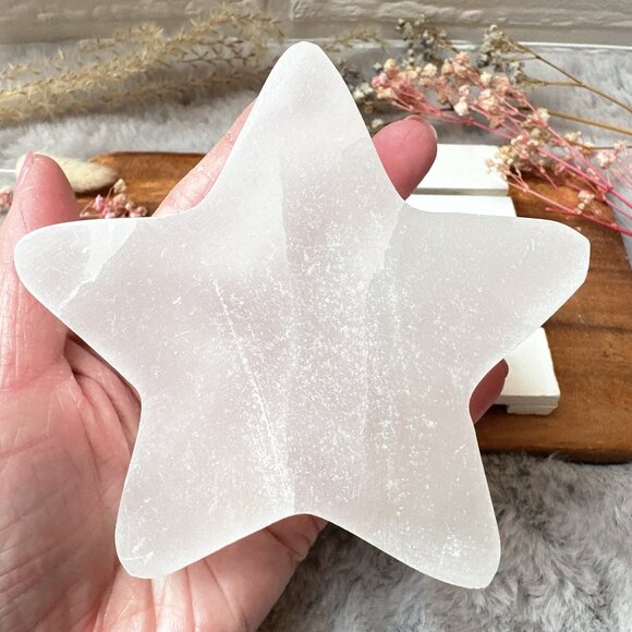 Beautiful Selenite Star Bowl with Mini Crystal Hearts Bundle Gift Set - Picture 8 of 9